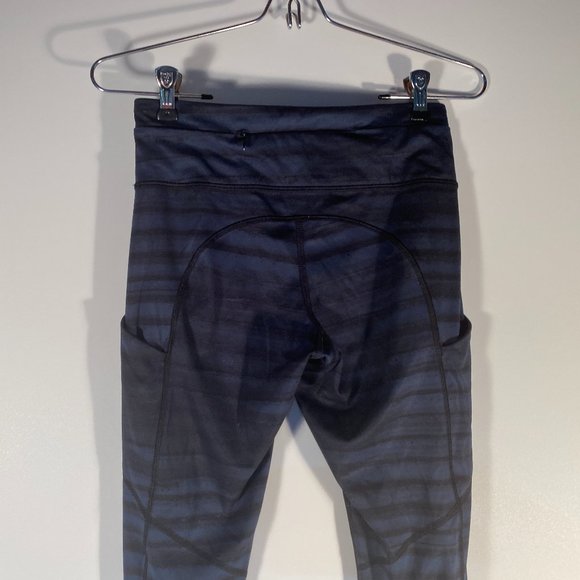 Lululemon Ruffled Leg Blue Black Workout Leggings Women Size 4 - Picture 5 of 7